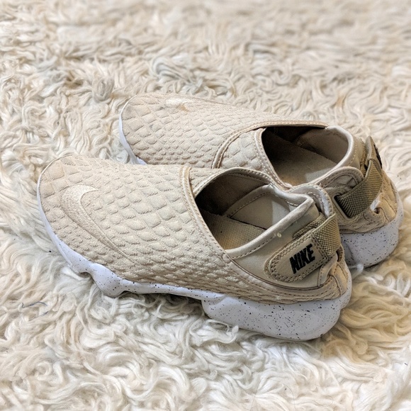 nike shoes with back strap